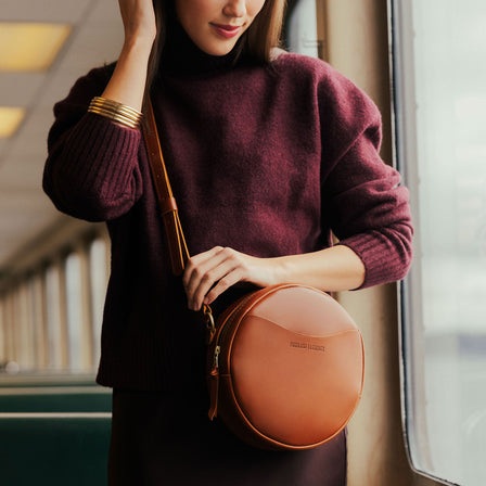 Honey*Small | Circle shaped crossbody bag with top zipper