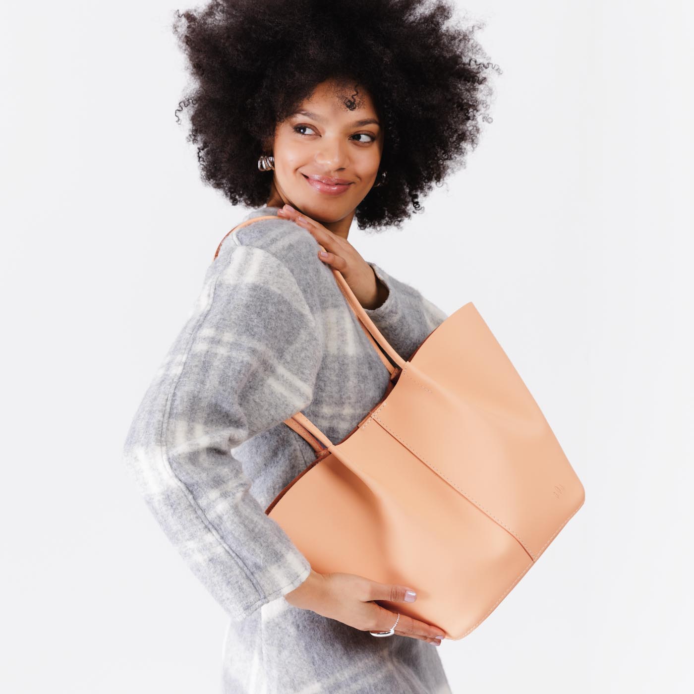Mamey*Large | Model holding wide bucket shaped tote bag with matching leather handles