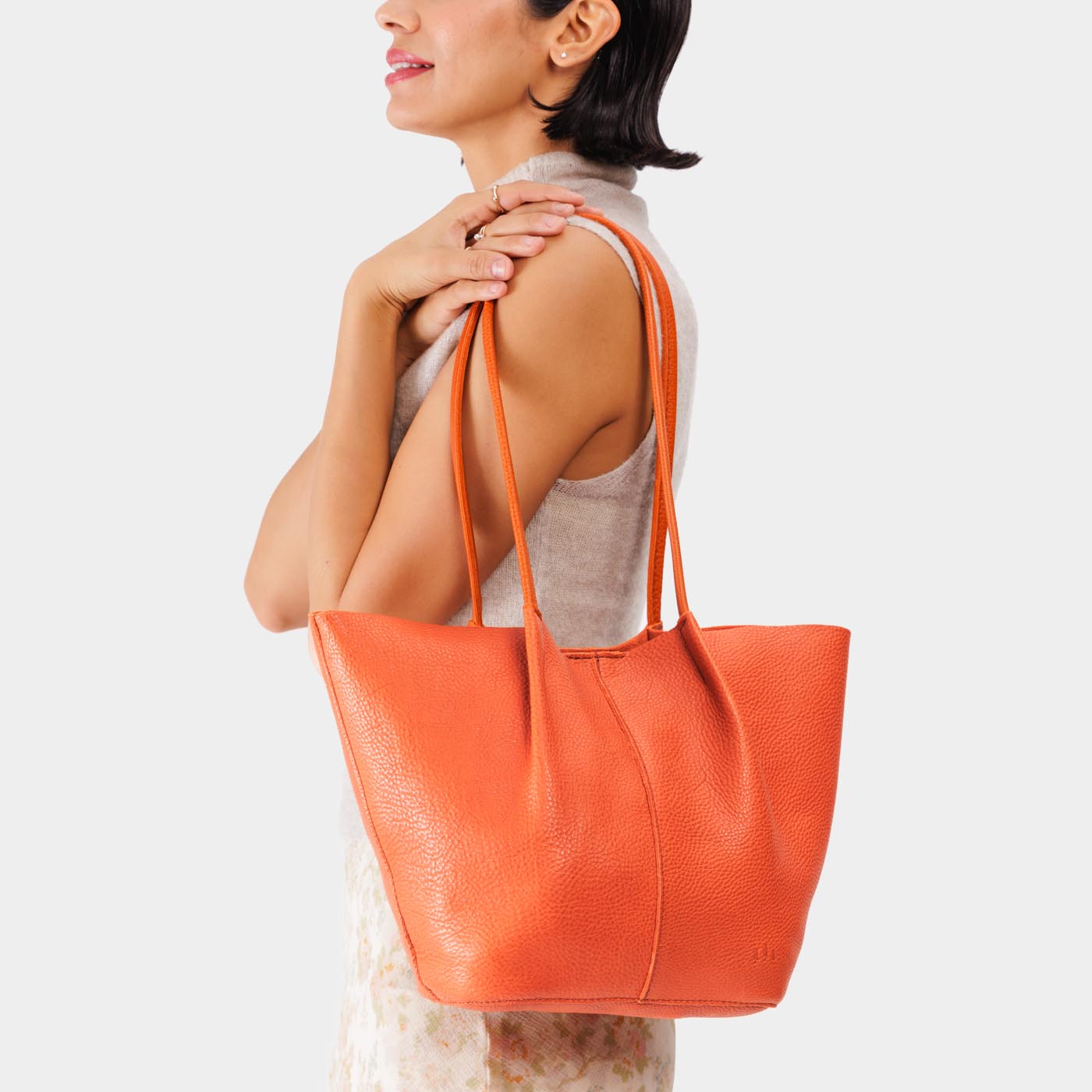 Koi*Large | Model holding wide bucket shaped tote bag with matching leather handles