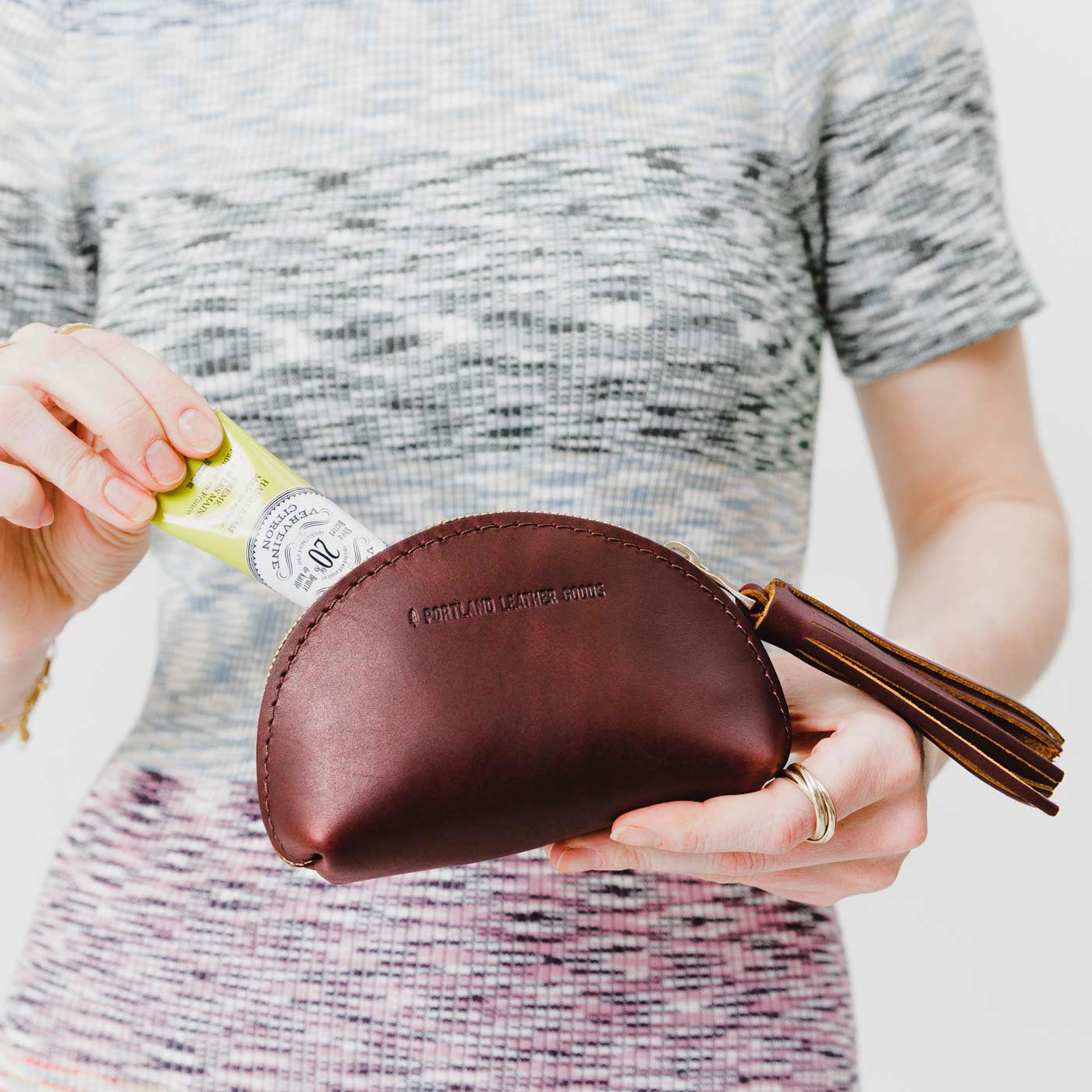 Cognac | Small leather zippered pouch with tassel
